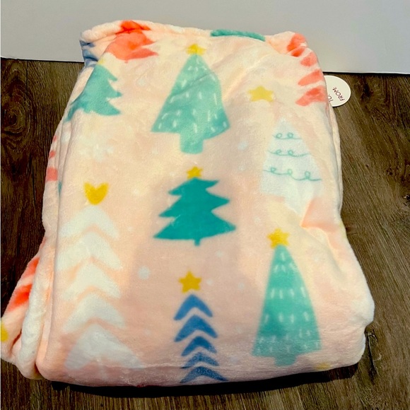 Deco Pastel Pink Plush Christmas Tree Blanket / Throw - Picture 3 of 3